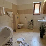 Kúria na Táloch - Penzión&Apartmány Üdülőközpont